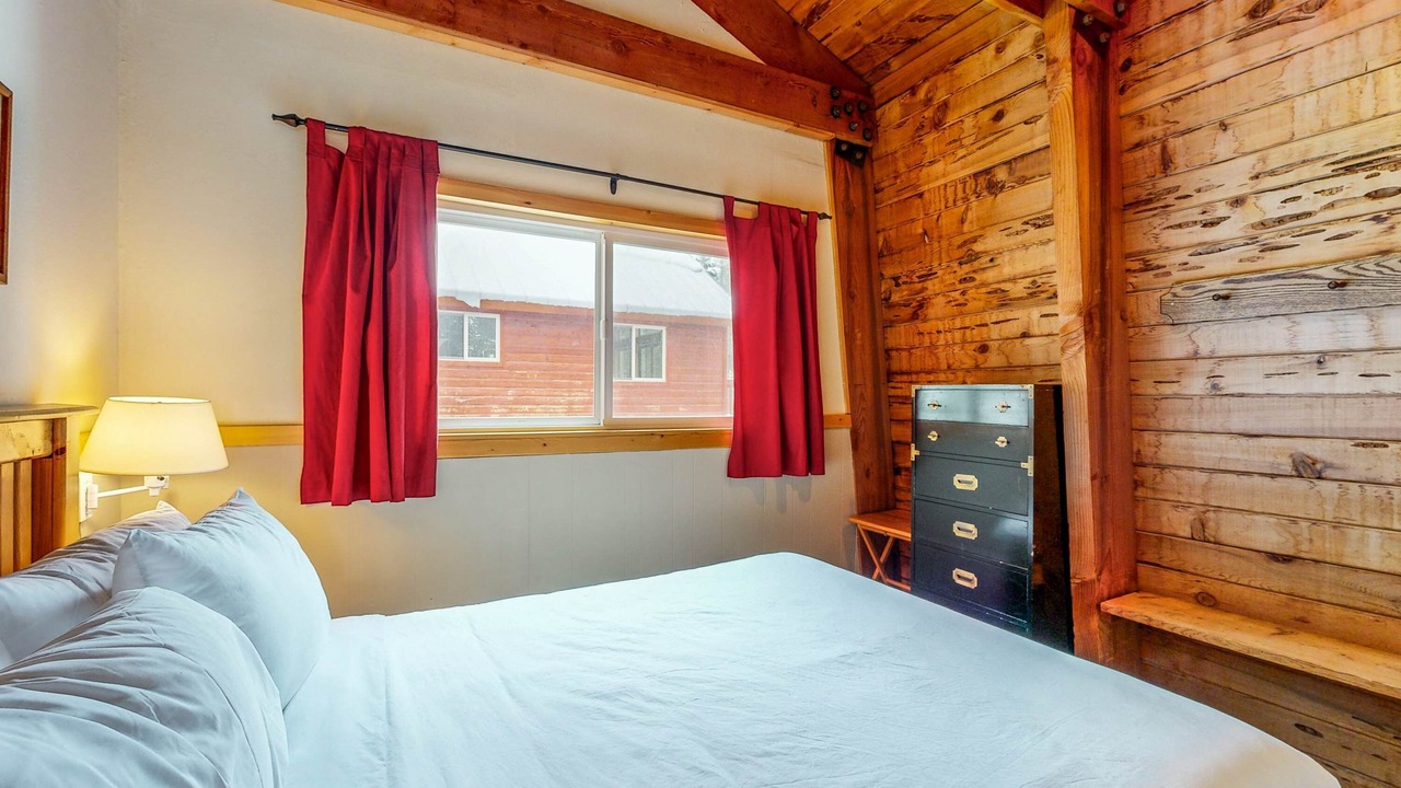 Photo of Bedroom in Serene Lakes
