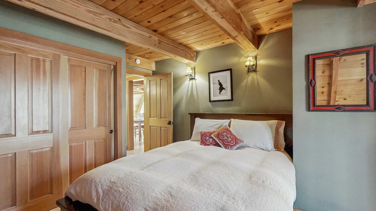 Photo of Bedroom in Serene Lakes