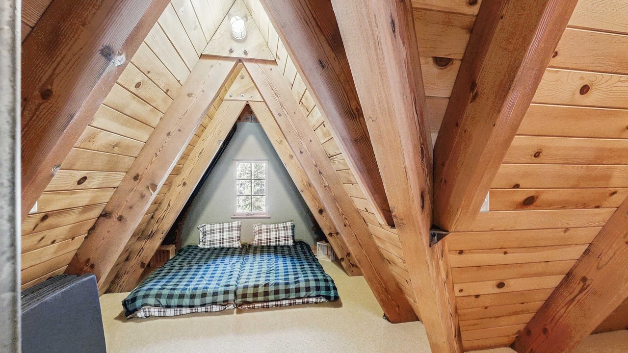 Photo of Bedroom in Serene Lakes