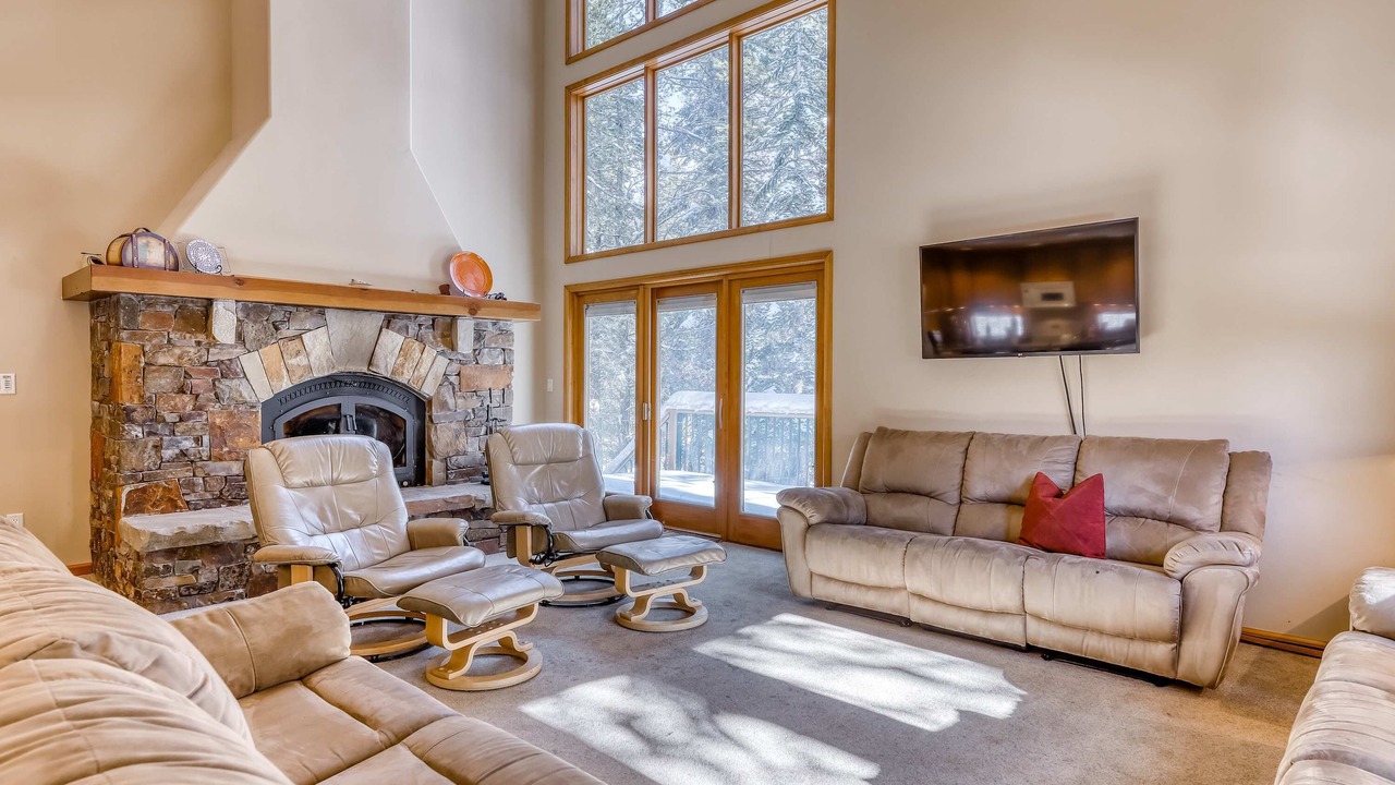 Photo of Livingroom in Serene Lakes