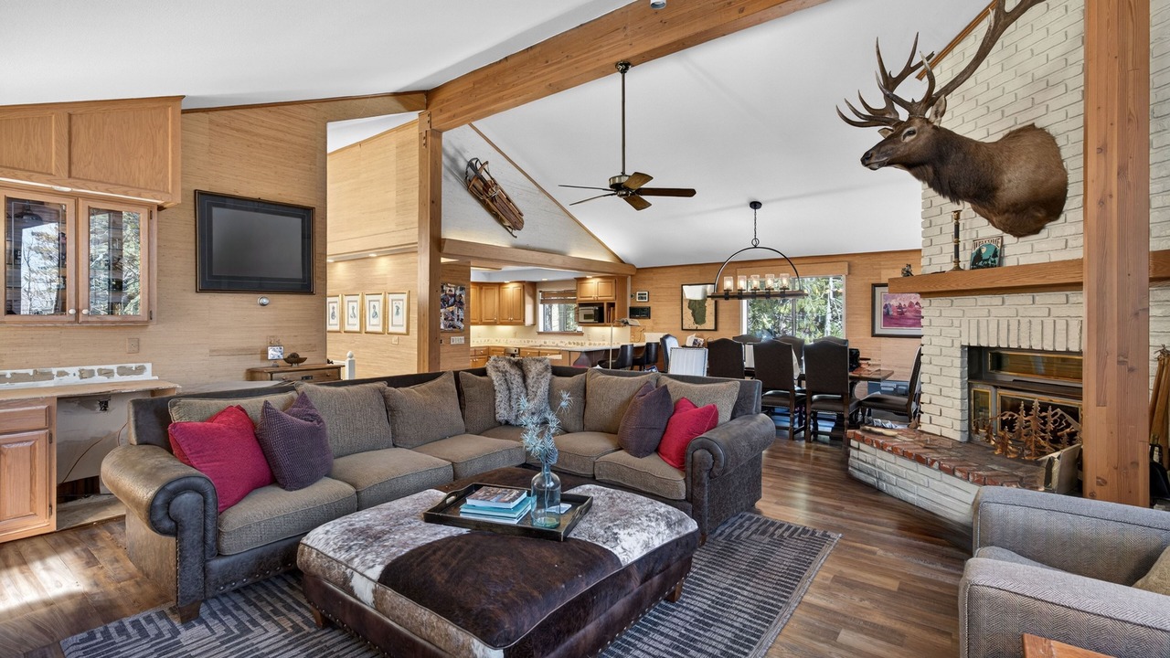 Photo of Livingroom in Tahoe Pines