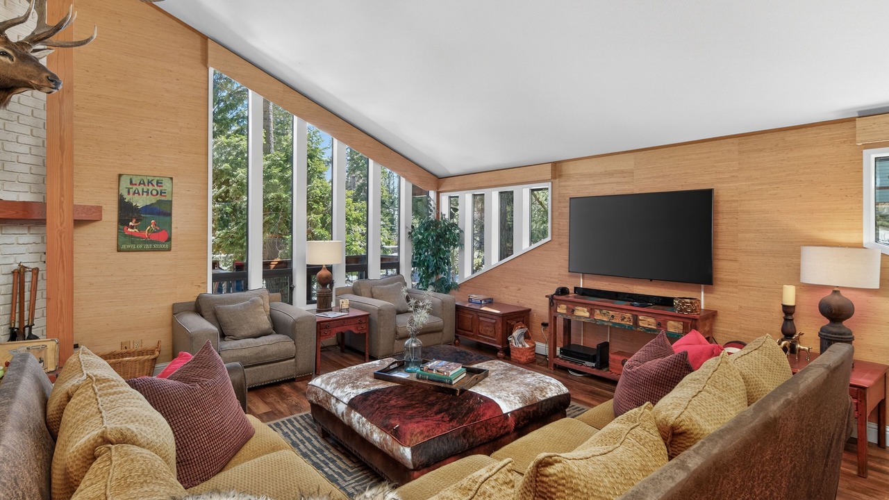 Photo of Livingroom in Tahoe Pines