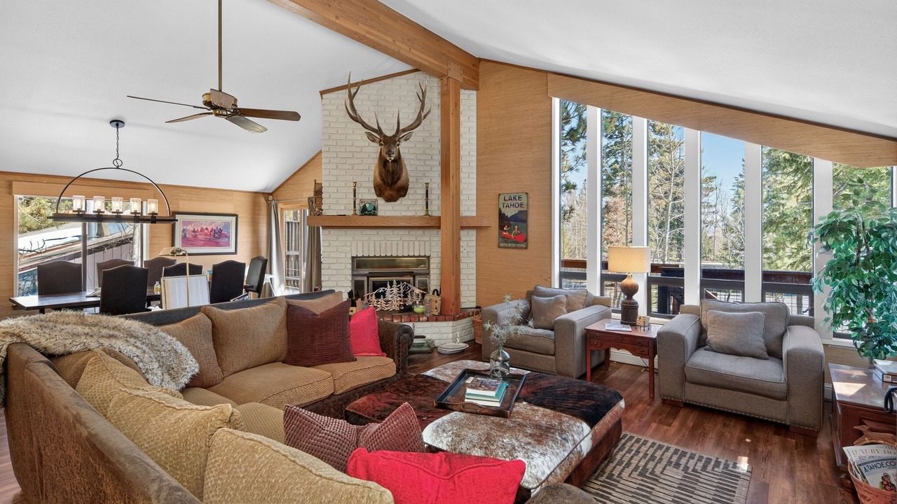 Photo of Livingroom in Tahoe Pines