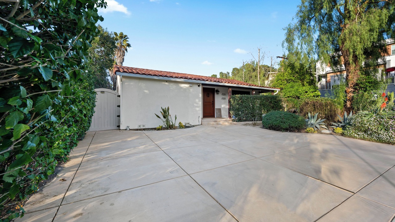 Photo of Outdoor in Woodland Hills