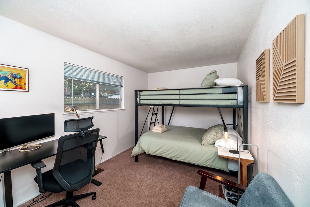 Photo of Bedroom in Al Tahoe
