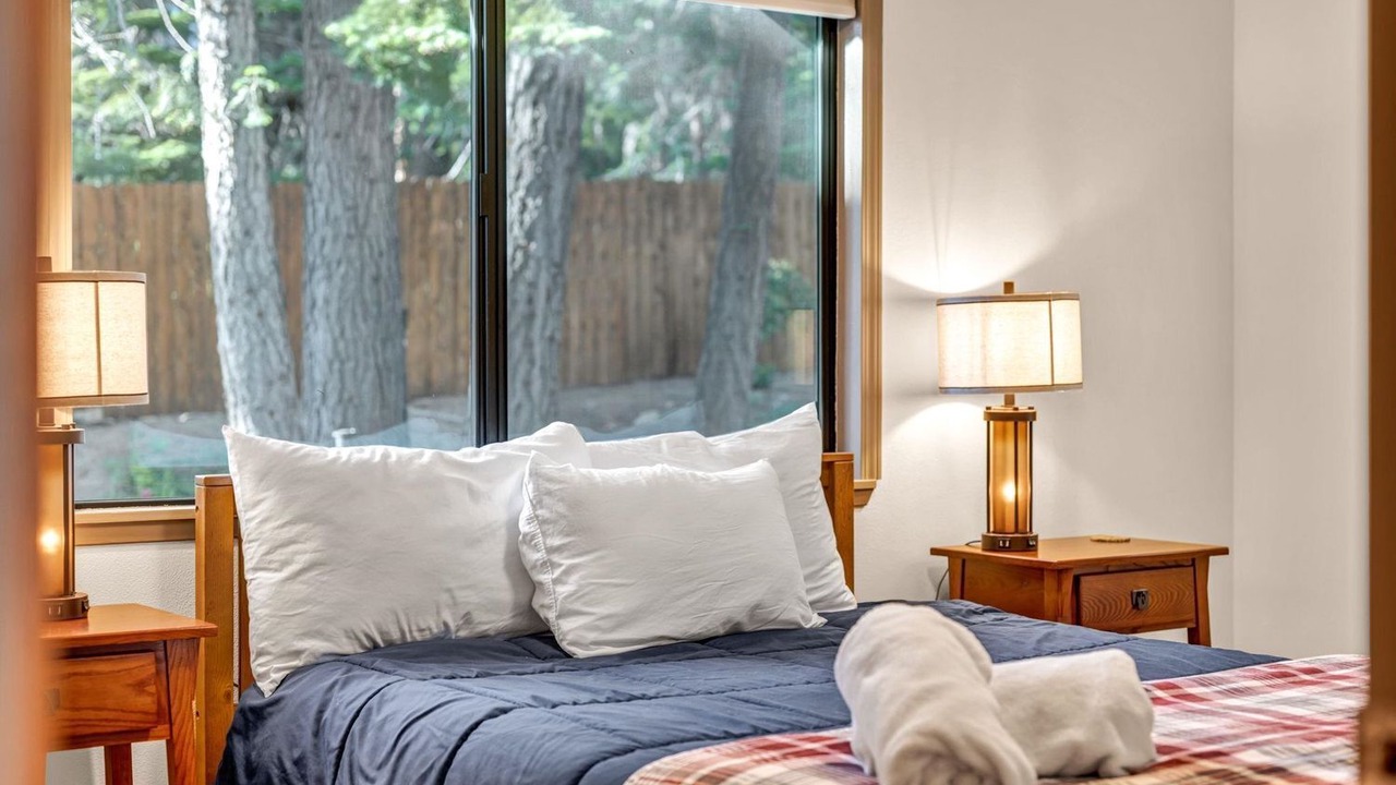 Photo of Bedroom in Lake Forest