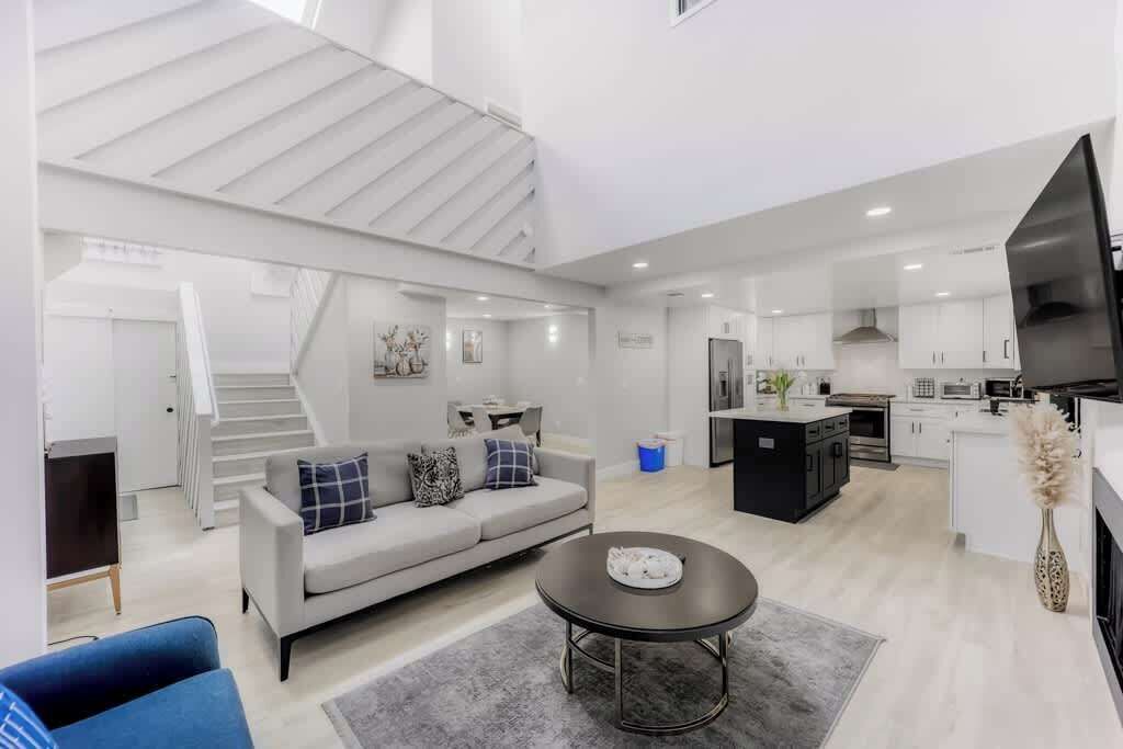 Photo of Livingroom in Menlo Park