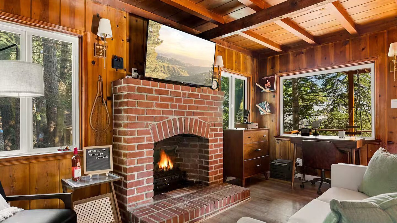 Photo of Livingroom in Crestline