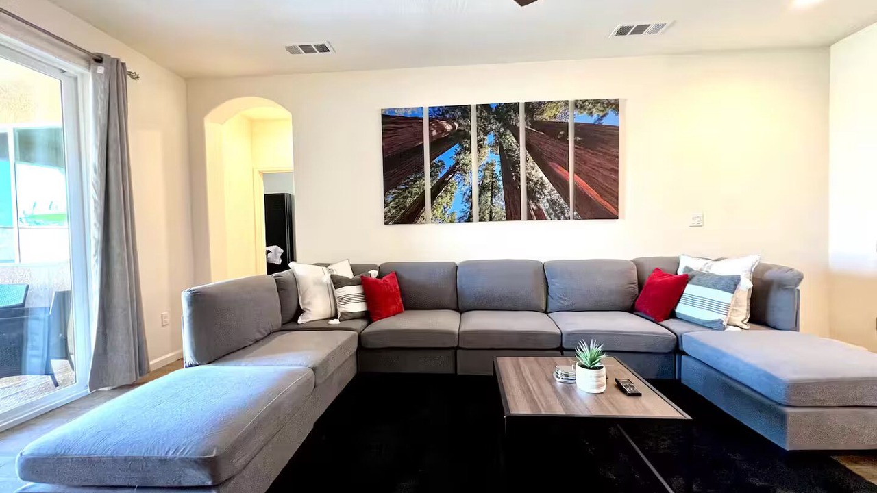 Photo of Livingroom in Tulare