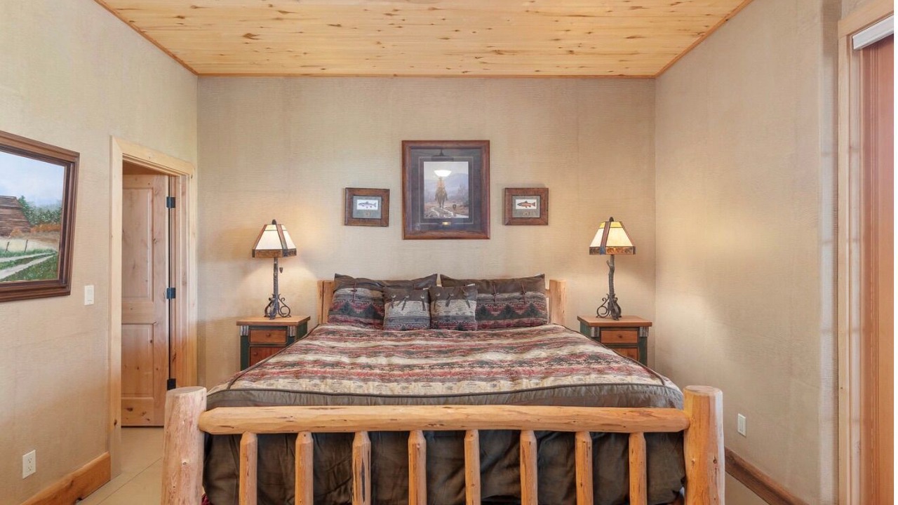 Photo of Bedroom in Mount Shasta