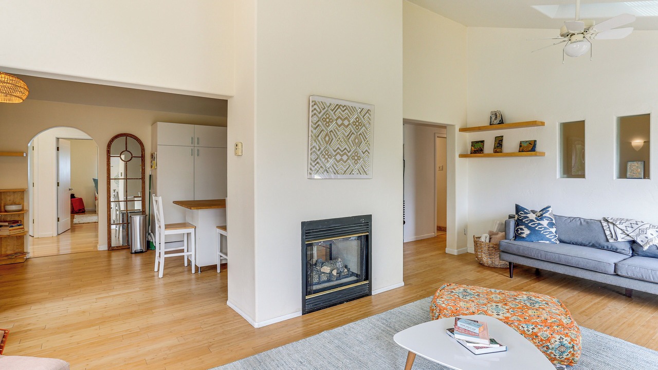 Photo of Livingroom in Weed