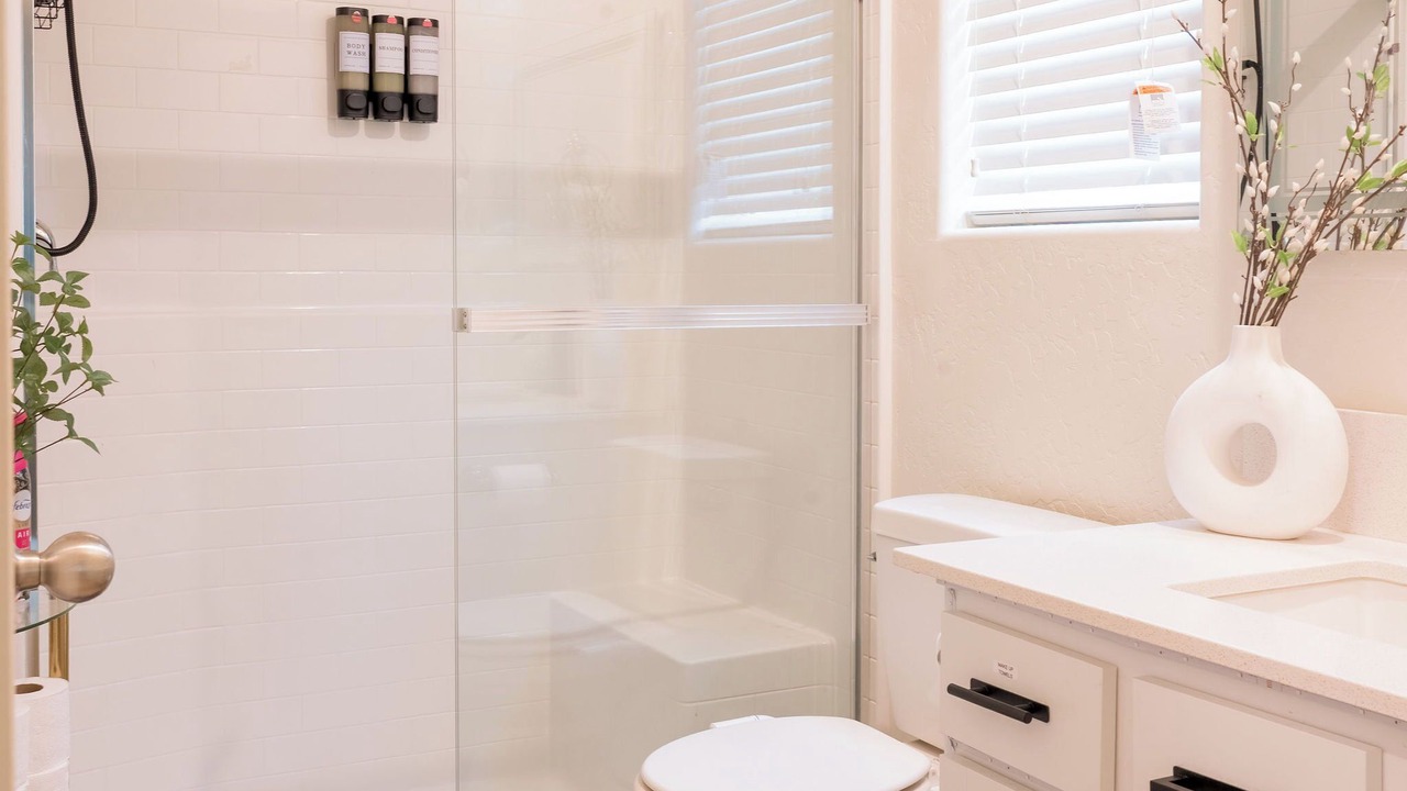 Photo of Bathroom in Raisin