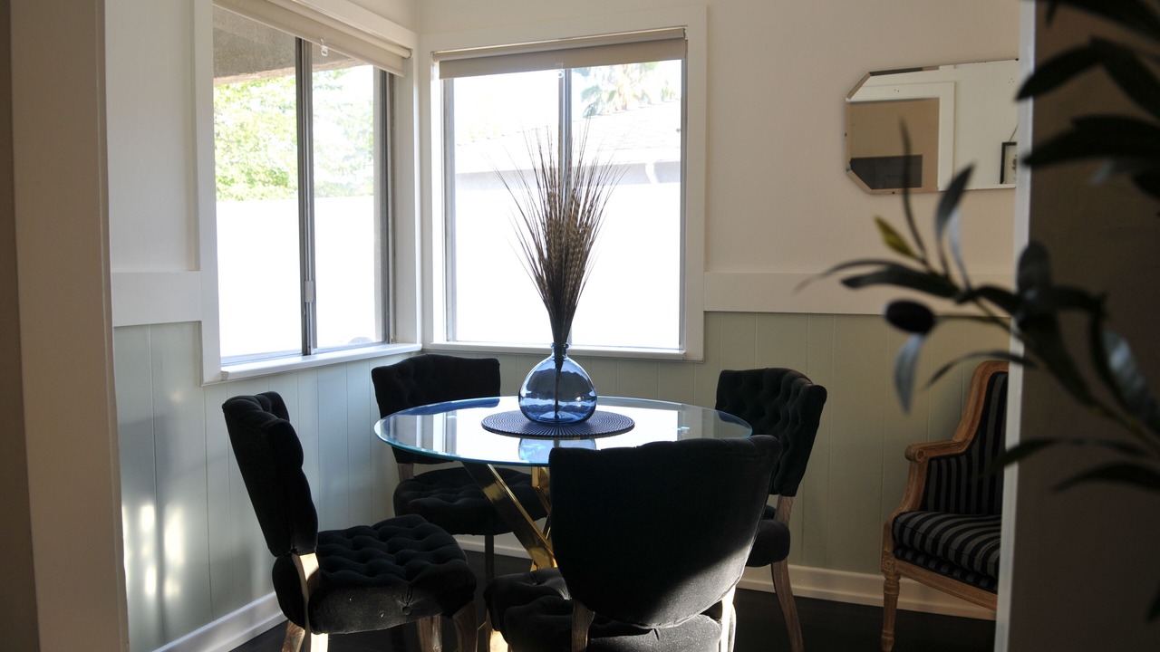 Photo of Livingroom in Toluca Woods