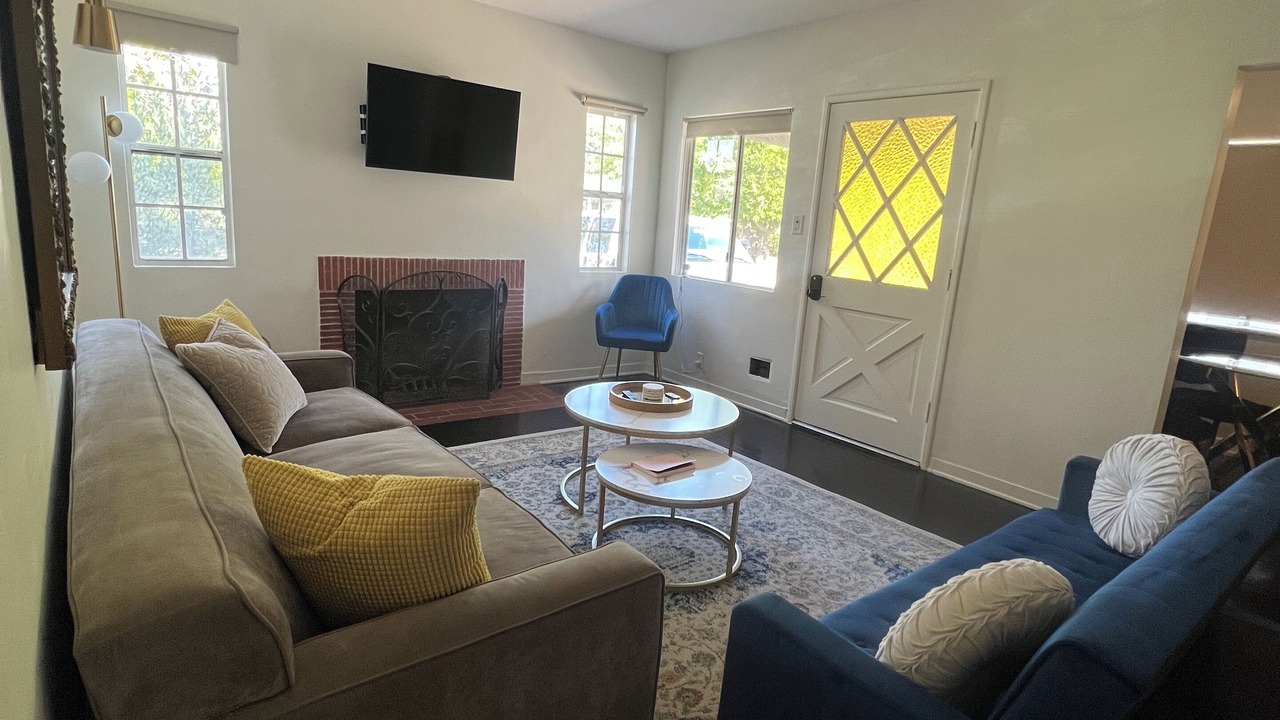 Photo of Livingroom in Toluca Woods