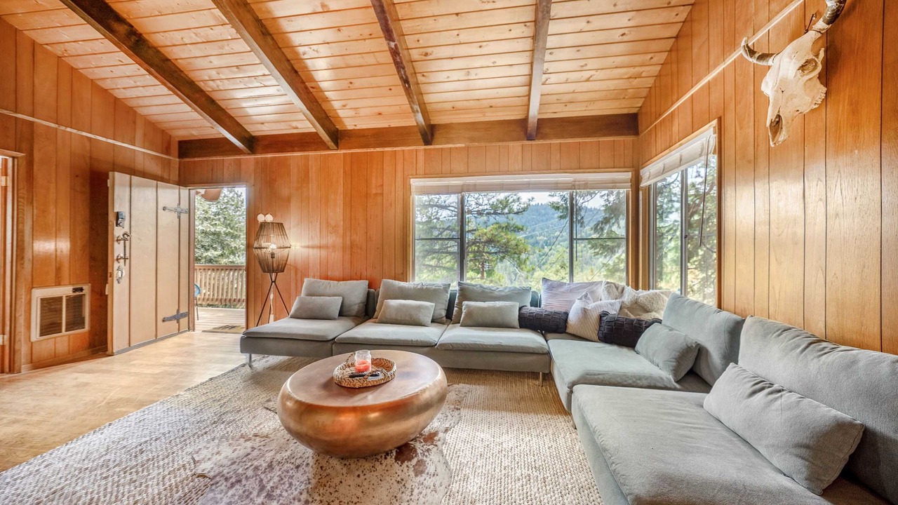 Photo of Bedroom in Crestline
