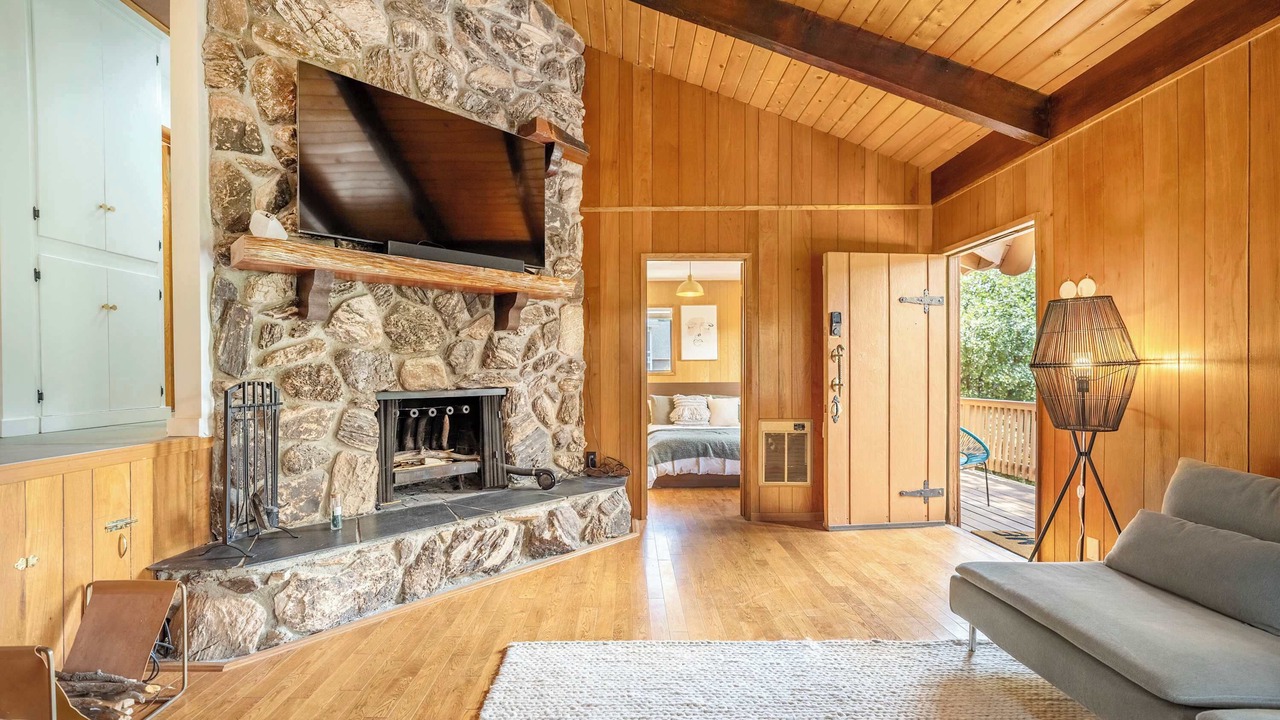 Photo of Bedroom in Crestline
