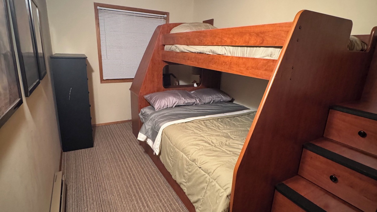 Photo of Bedroom in Sky Meadows Ranch