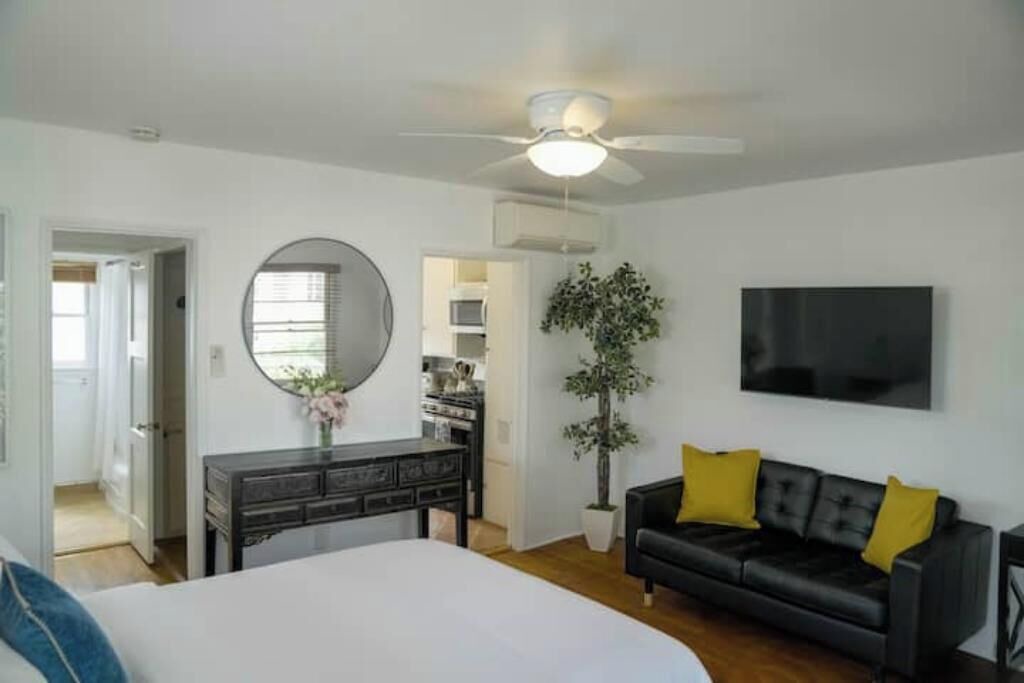 Photo of Bedroom in North of Wilshire