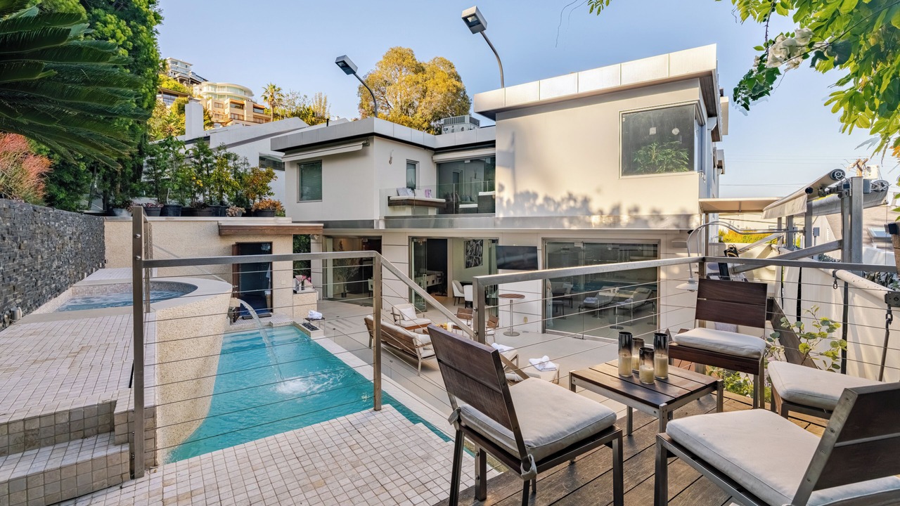 Photo of Outdoor in Hollywood Hills West