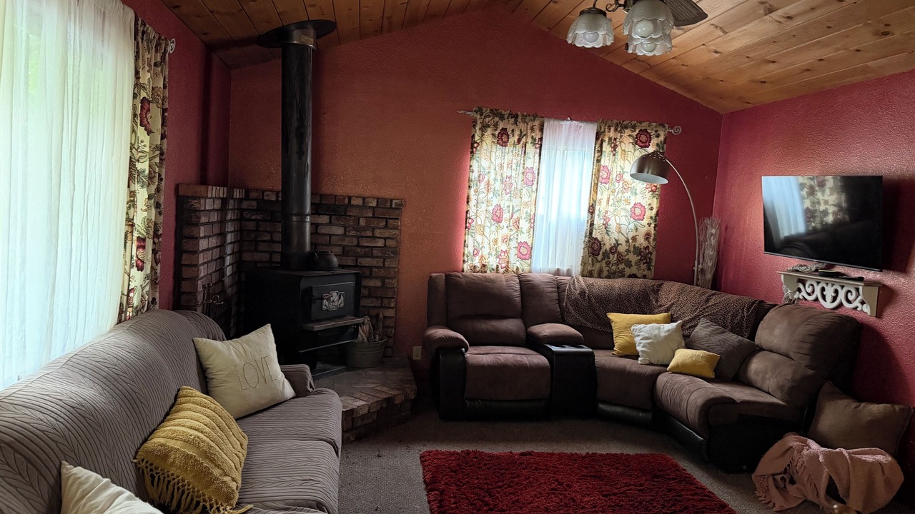 Photo of Livingroom in Salyer