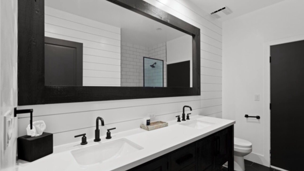 Photo of Bathroom in Woodland Hills