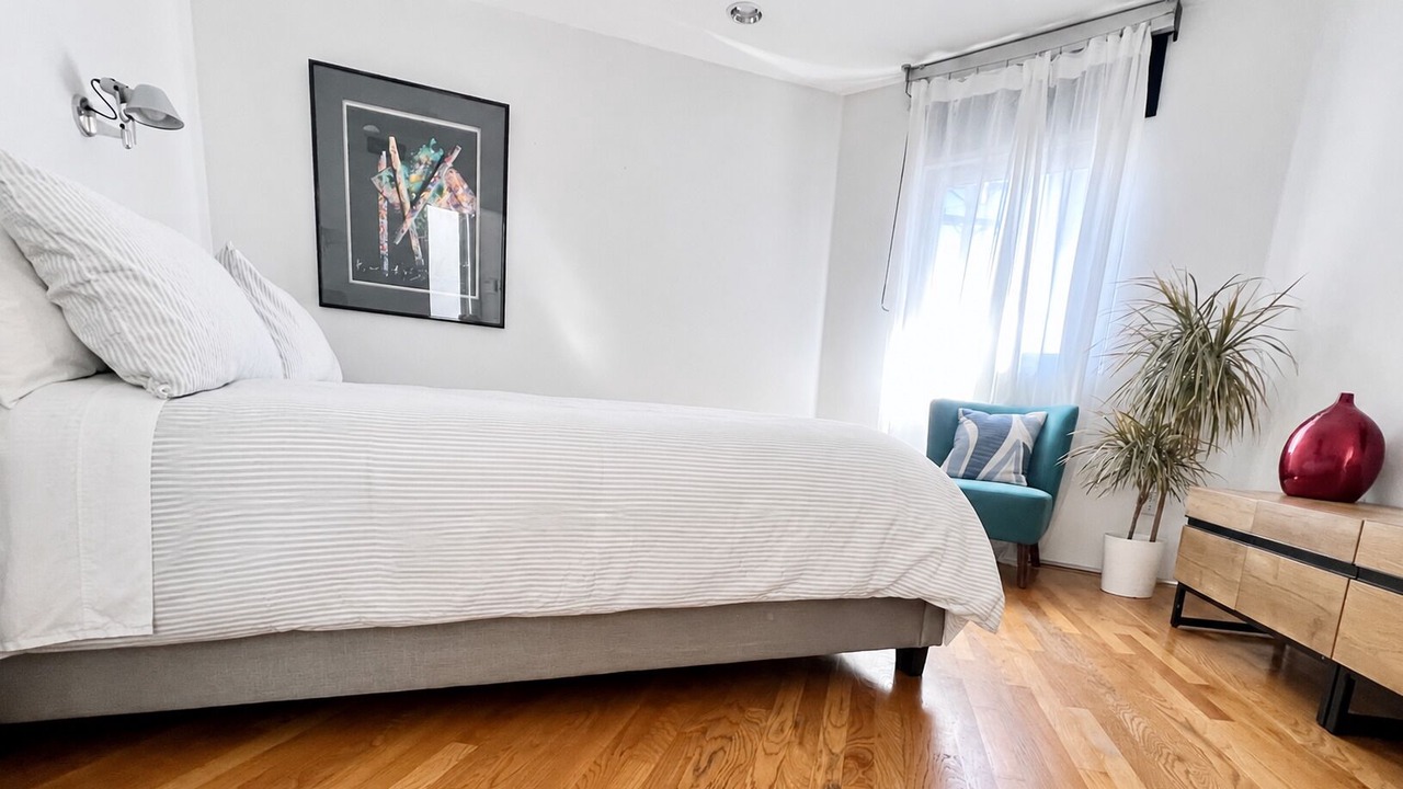 Photo of Bedroom in Sawtelle