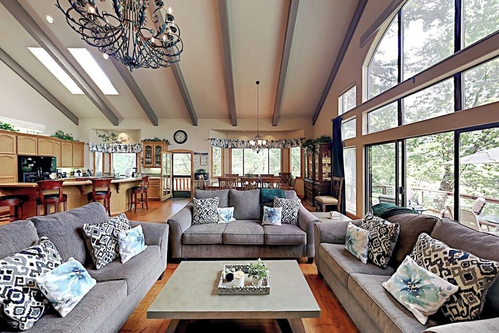 Photo of Livingroom in Cedar Glen