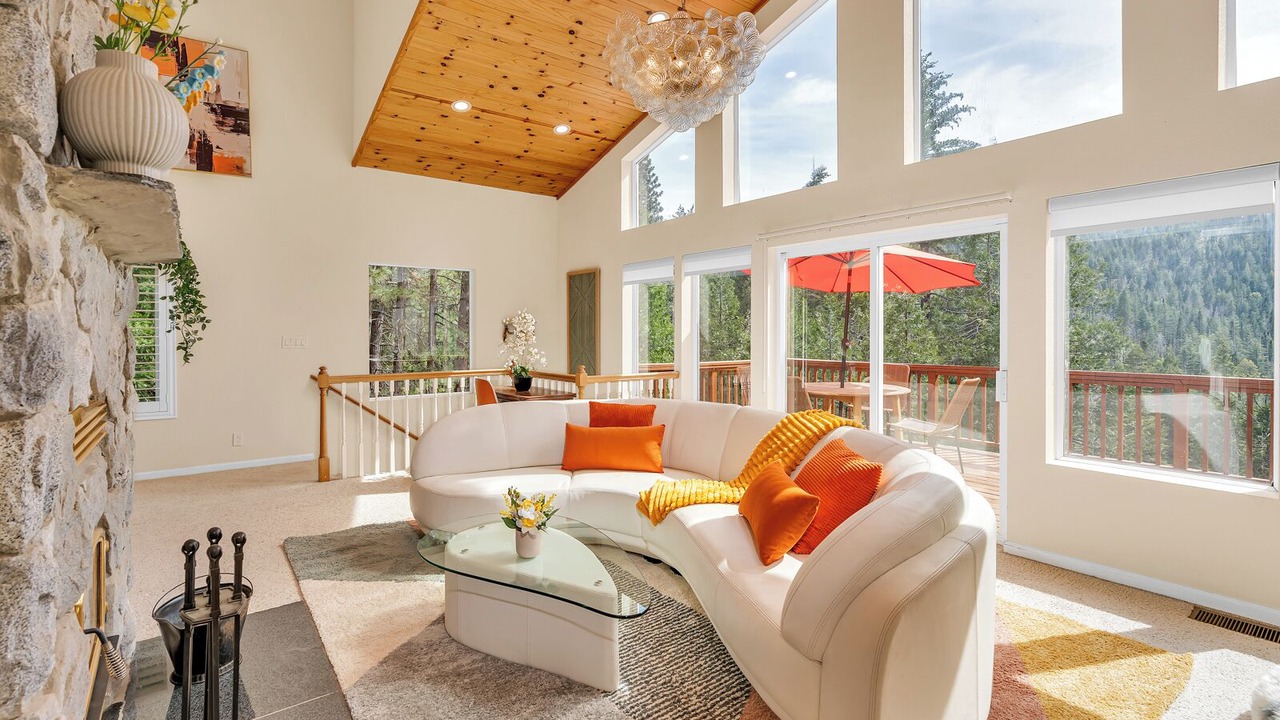 Photo of Livingroom in Yosemite West