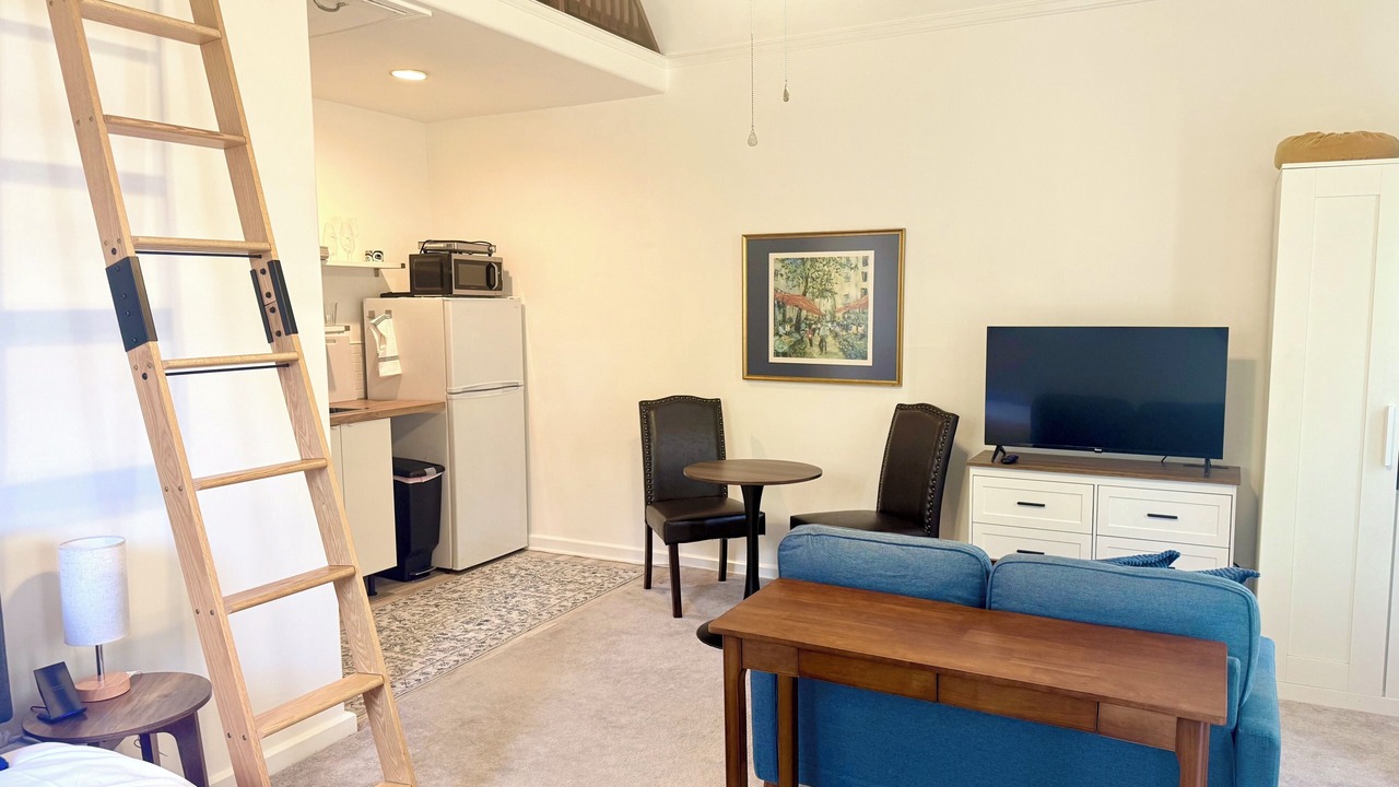 Photo of Livingroom in Mid-Wilshire