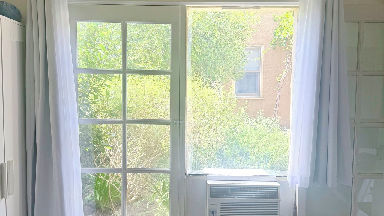 Photo of Livingroom in Mid-Wilshire