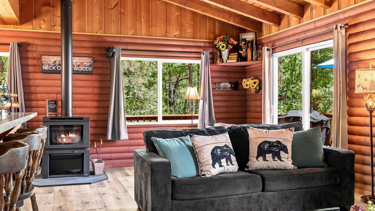 Photo of Livingroom in Phoenix Lake-Cedar Ridge