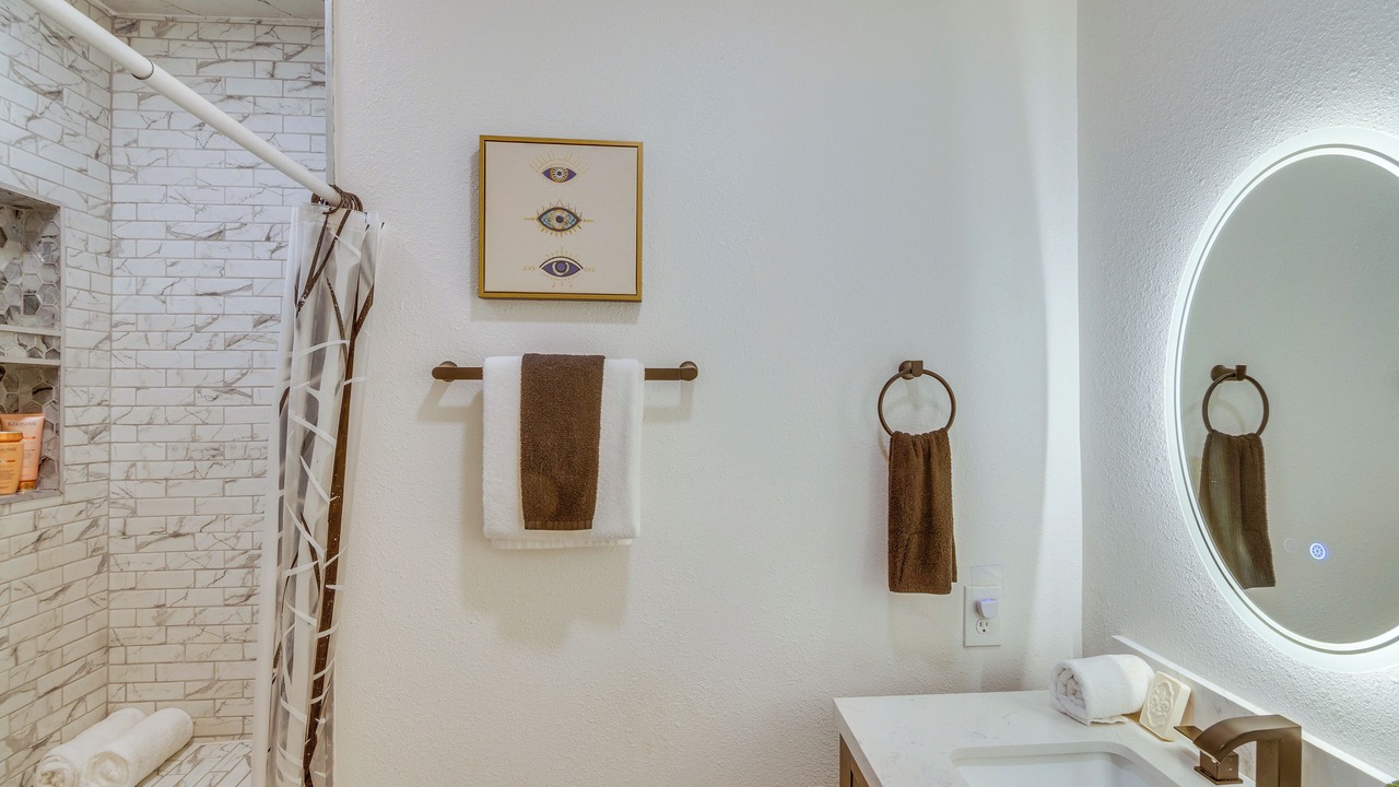 Photo of Bathroom in Valley Glen