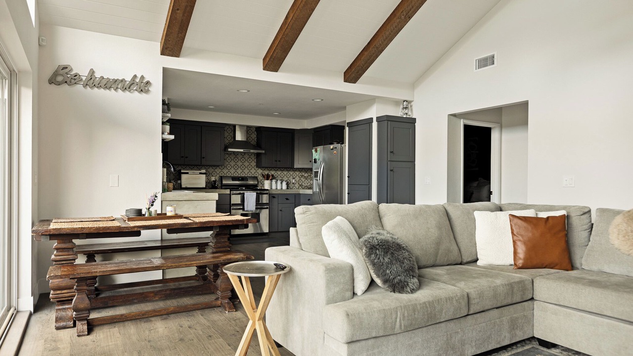 Photo of Livingroom in Crestline