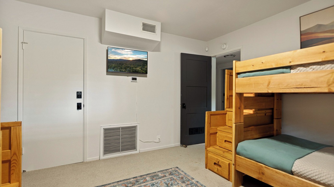 Photo of Bedroom in Crestline