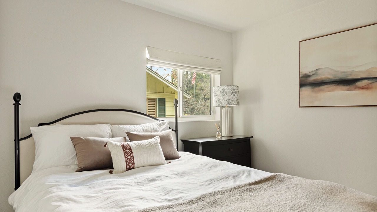 Photo of Bedroom in Crestline