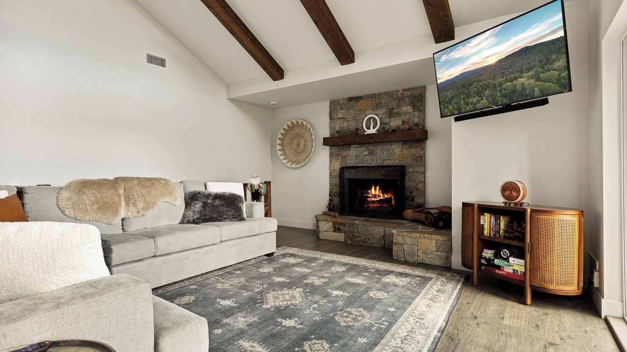 Photo of Livingroom in Crestline