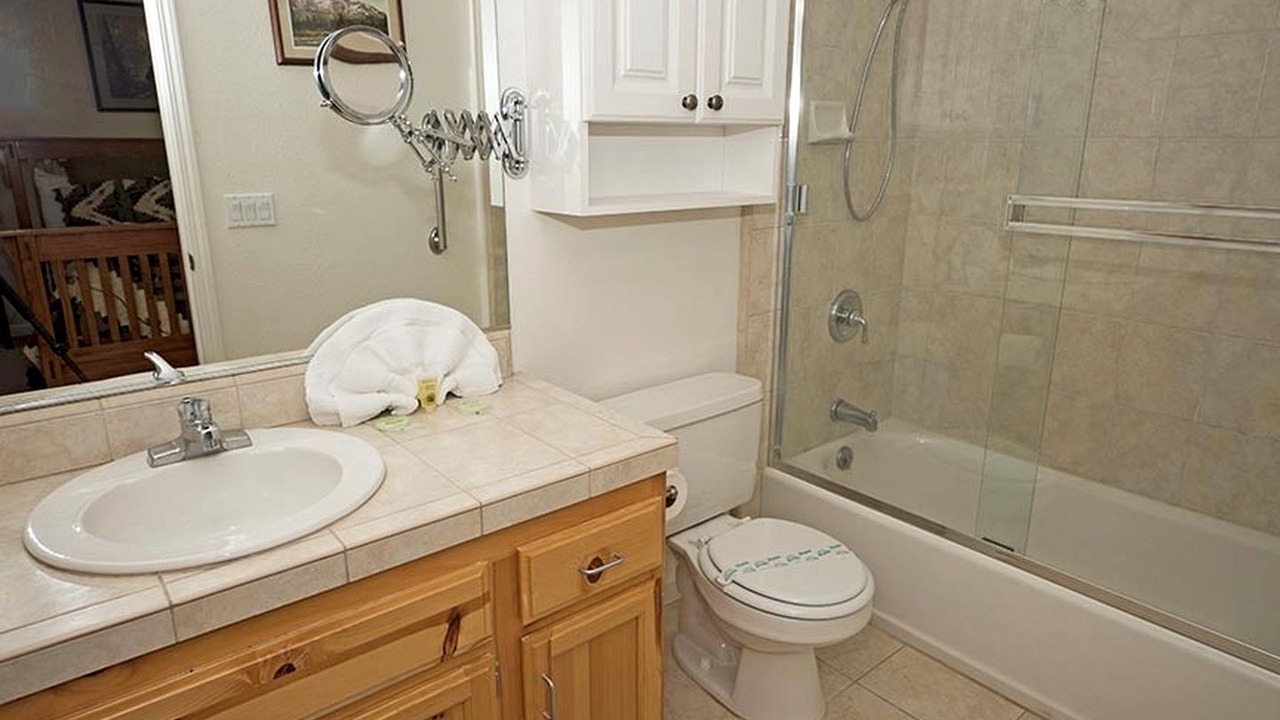 Photo of Bathroom in Bijou Park