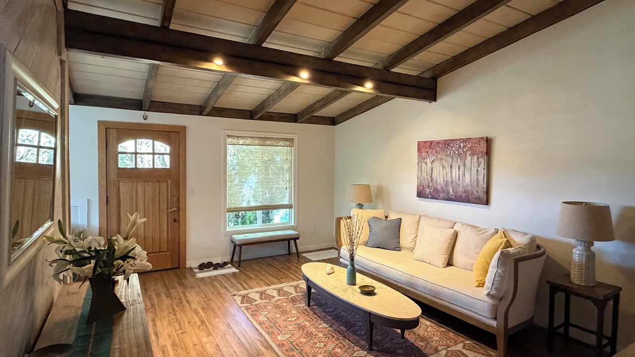 Photo of Livingroom in Sunland-Tujunga