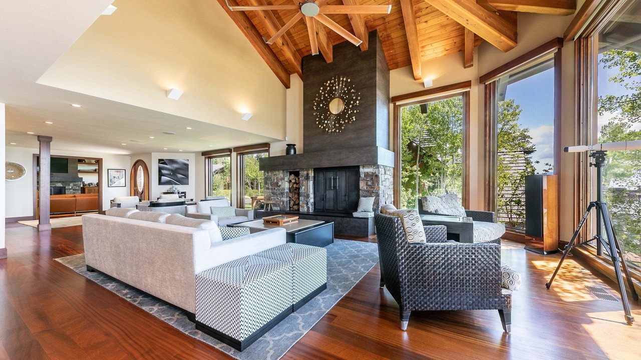 Photo of Livingroom in Tahoe Pines