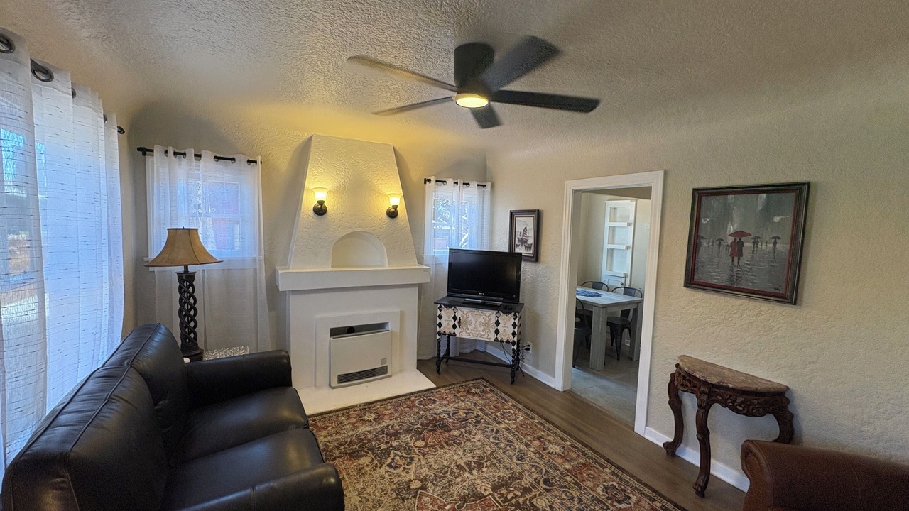 Photo of Livingroom in University Heights