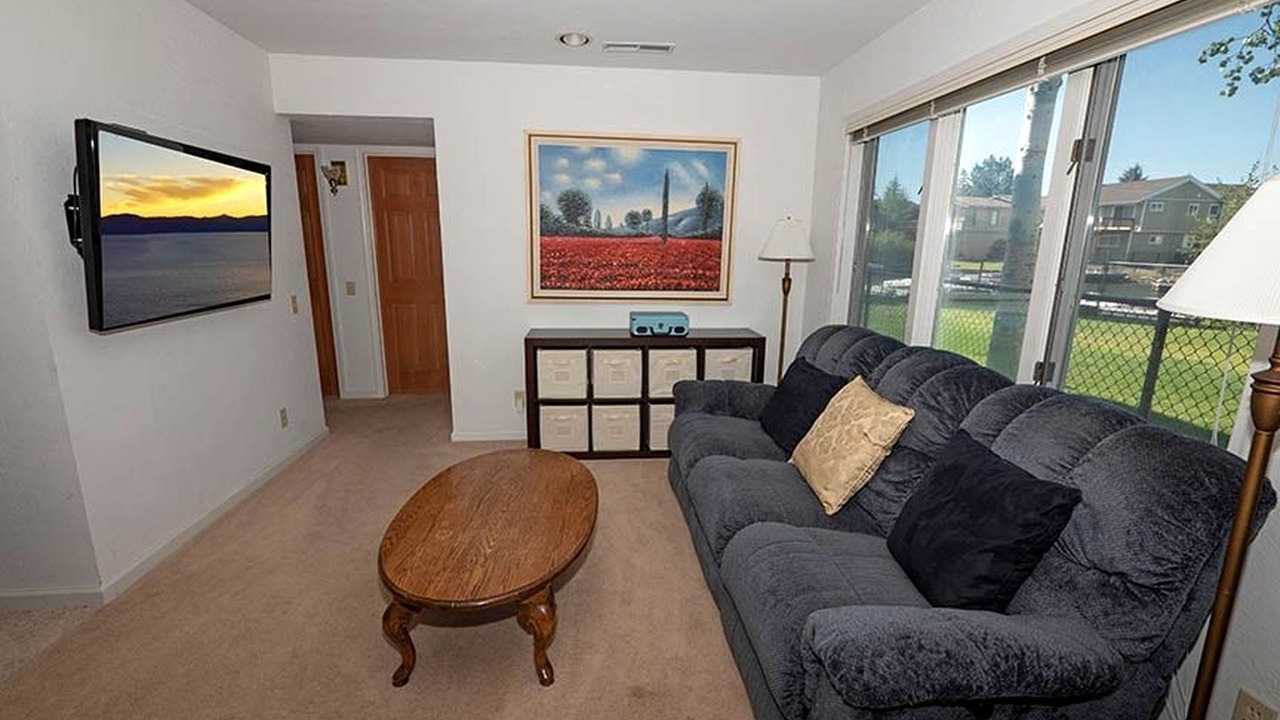 Photo of Livingroom in Tahoe Keys