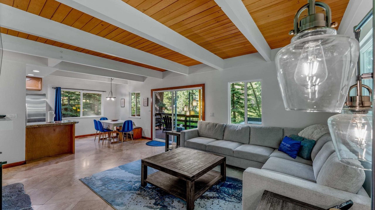 Photo of Livingroom in Tahoe Pines