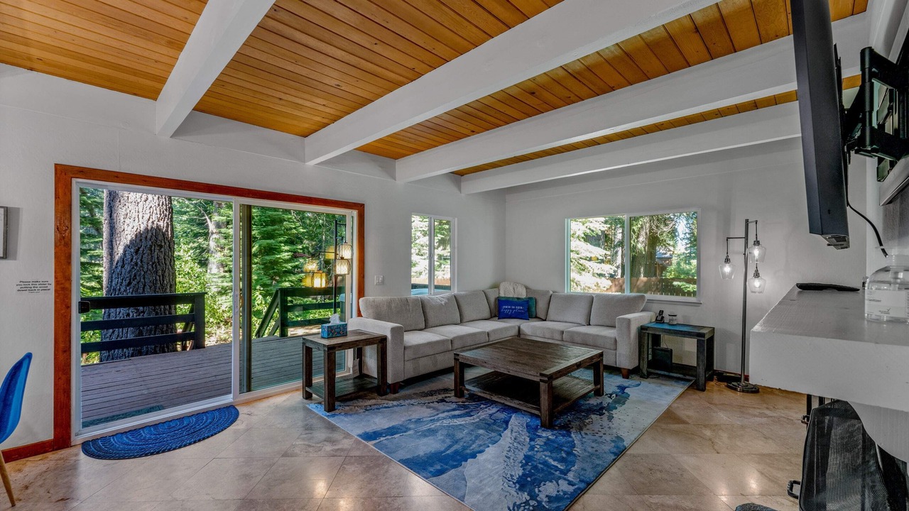 Photo of Livingroom in Tahoe Pines