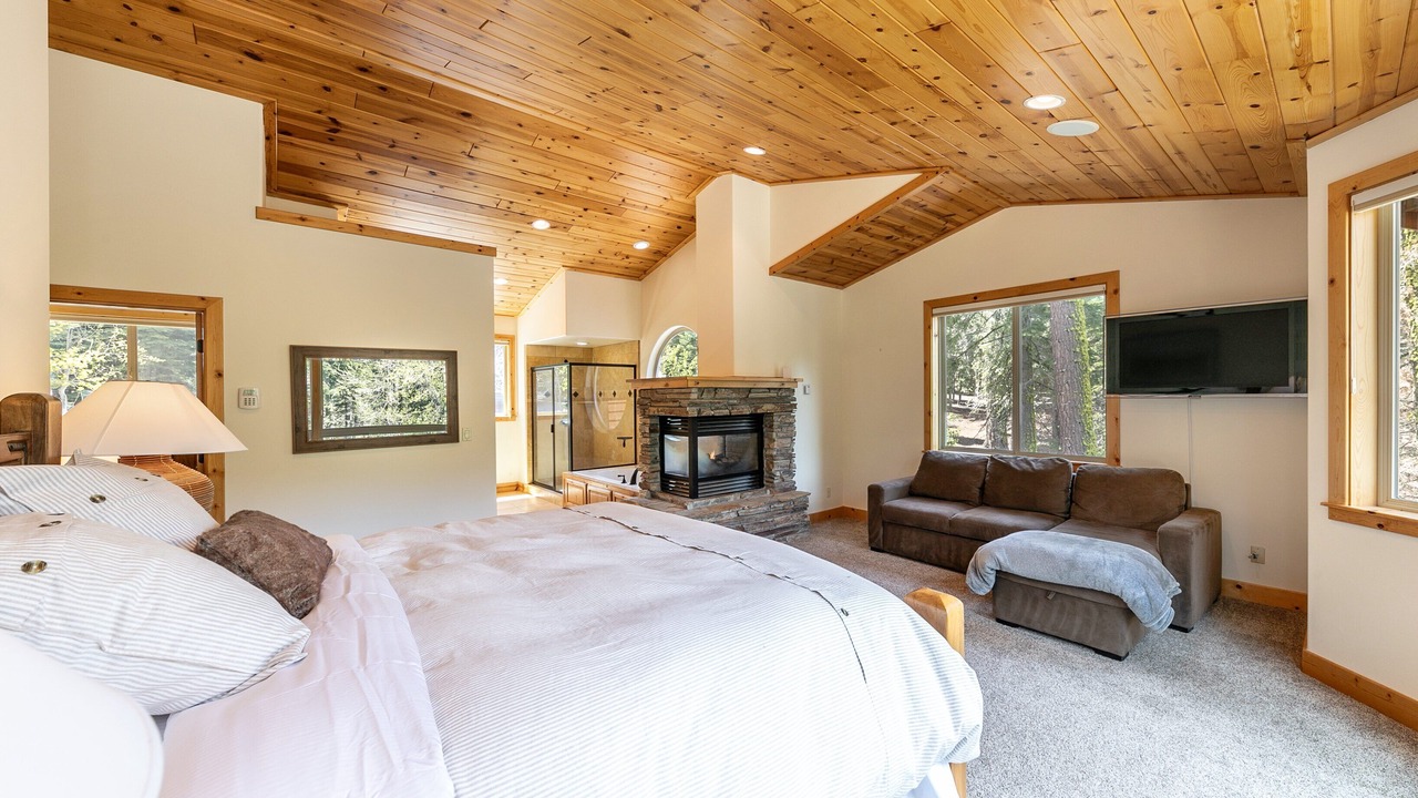 Photo of Bedroom in Tahoe Pines
