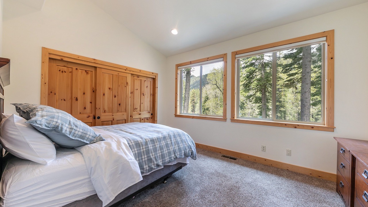 Photo of Bedroom in Tahoe Pines
