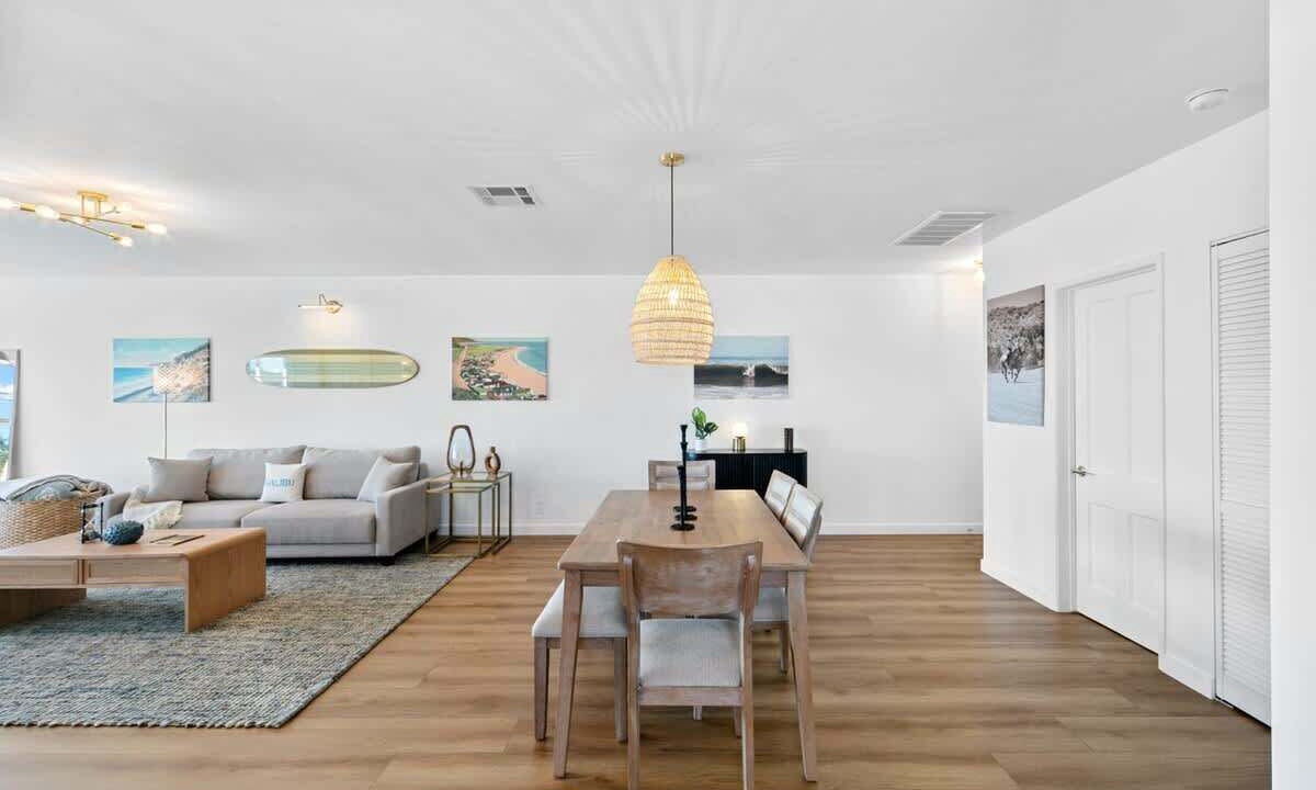 Photo of Livingroom in Eastern Malibu