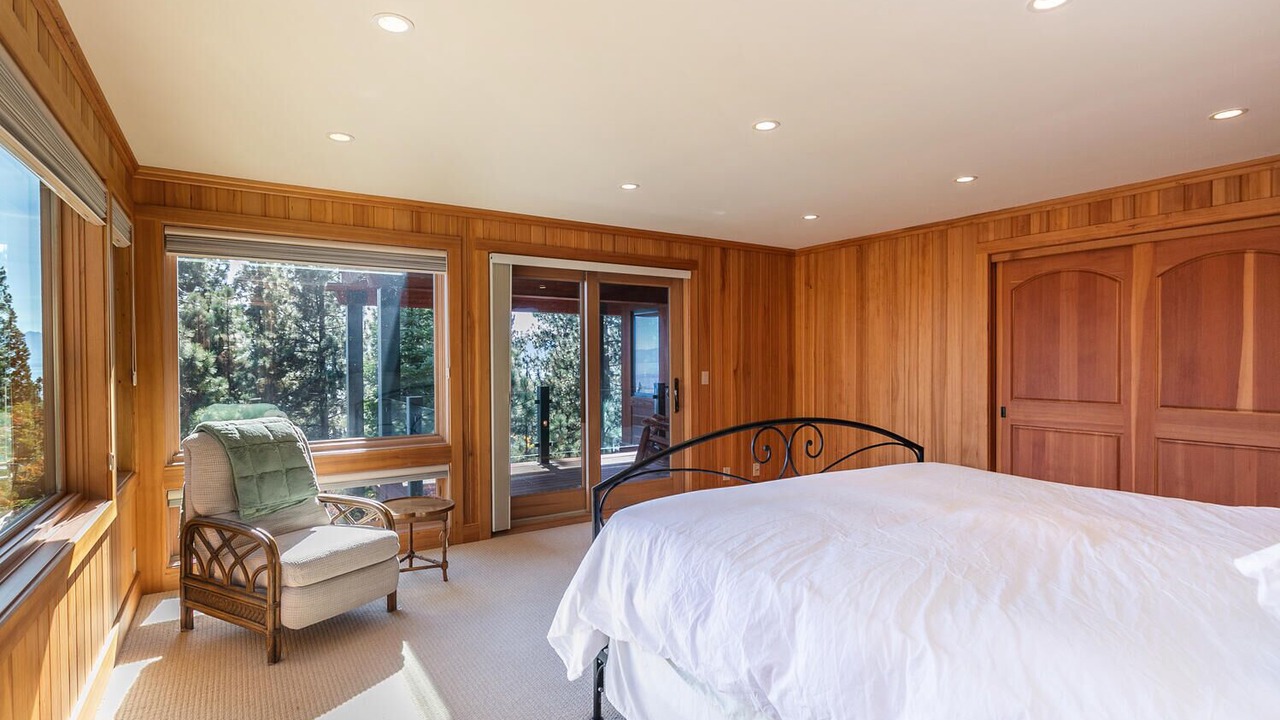 Photo of Bedroom in Lake Forest
