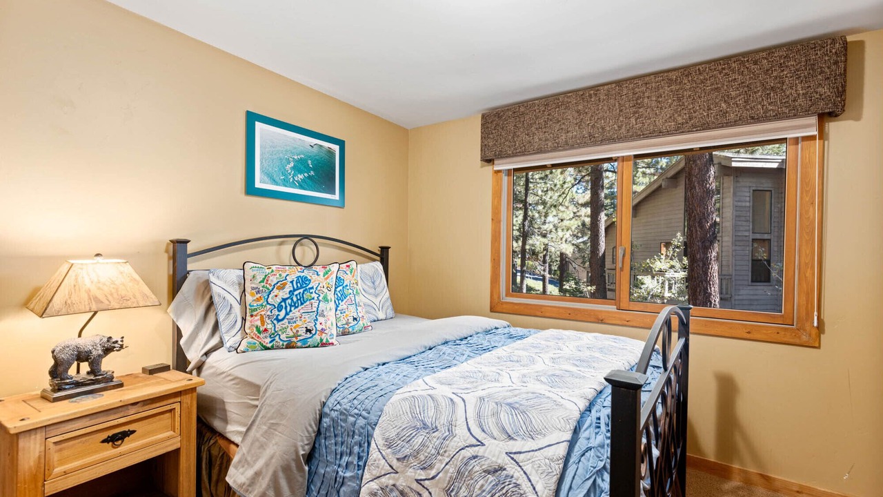 Photo of Bedroom in Lake Forest