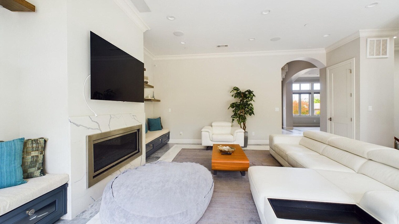 Photo of Livingroom in Saratoga