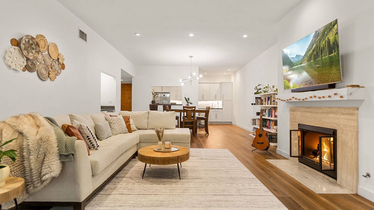 Photo of Livingroom in West Los Angeles